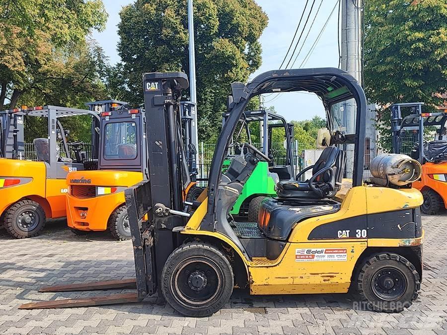 CAT GP30N LPG trucks