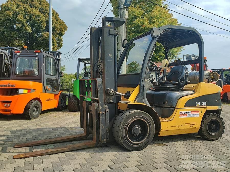 CAT GP30N LPG trucks