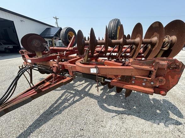 Kewanee 1020 Disc harrows