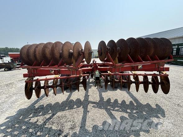 Kewanee 1020 Disc harrows