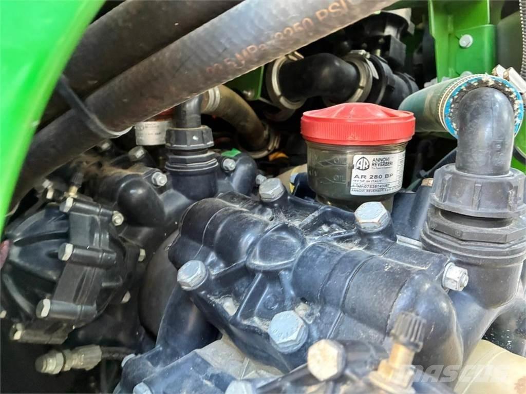 John Deere R952i Trailed sprayers