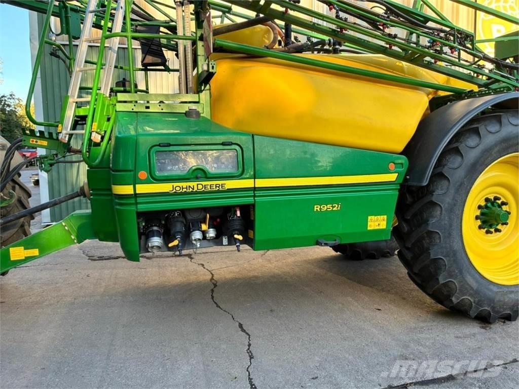 John Deere R952i Trailed sprayers