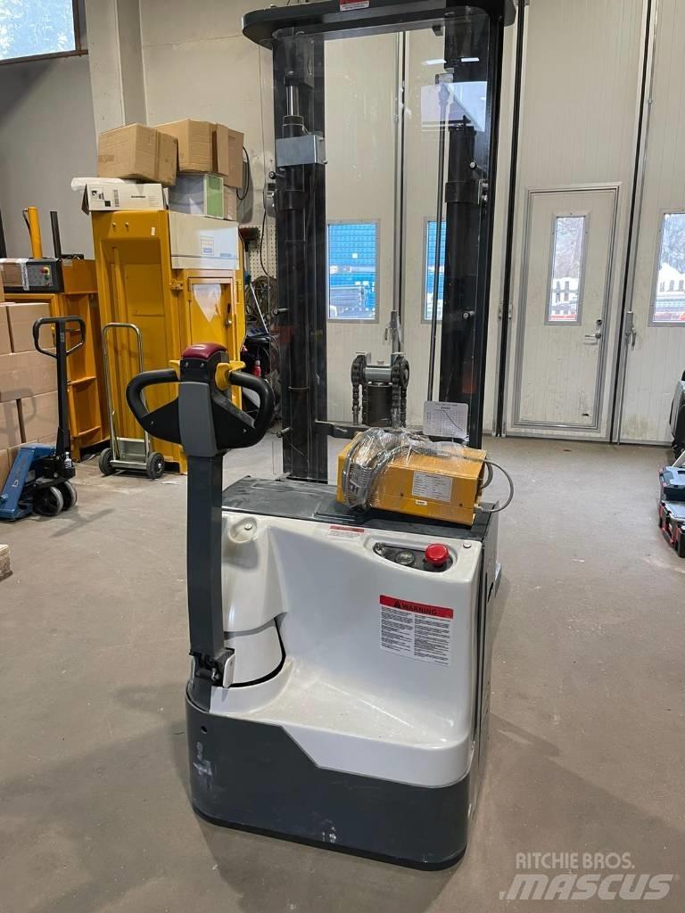 EP ES 12-12 WA Pedestrian stacker