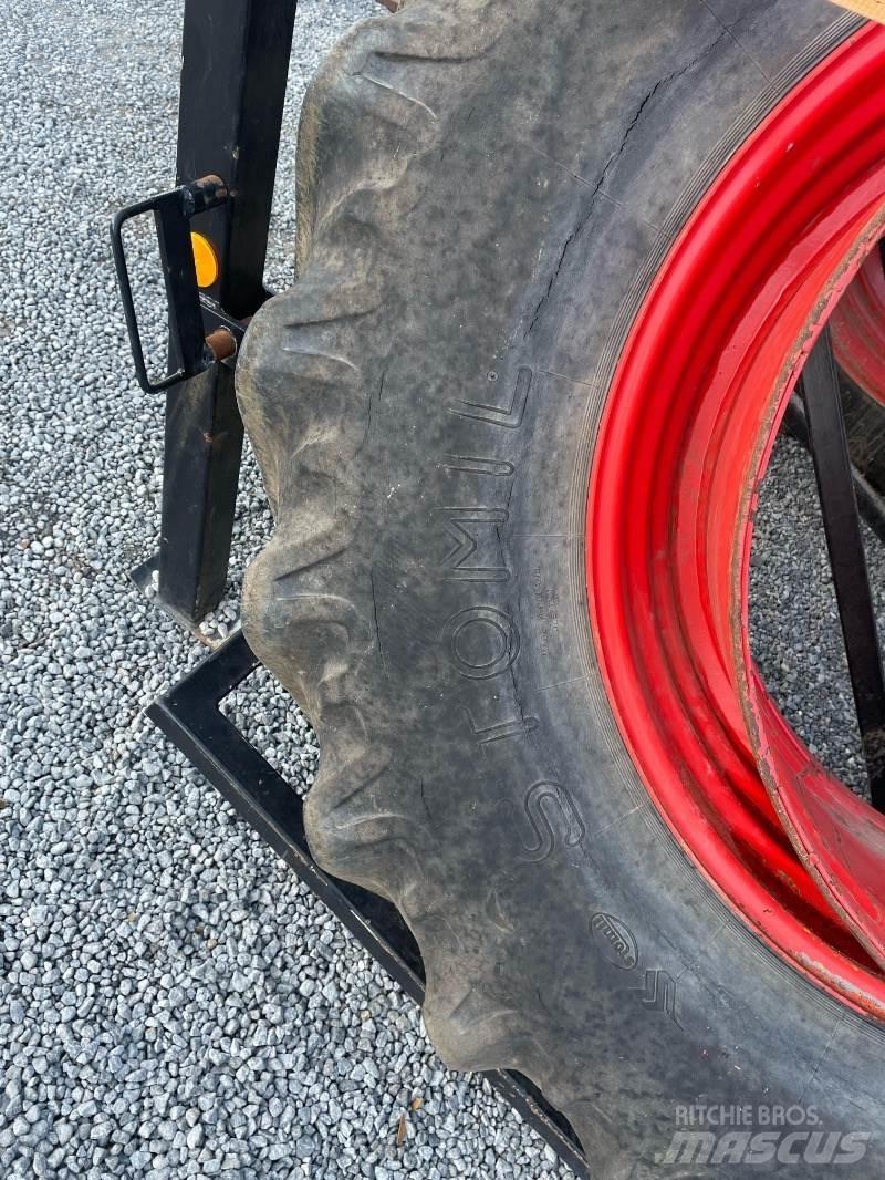 Stomil 20.8 R 38 Tyres, wheels and rims