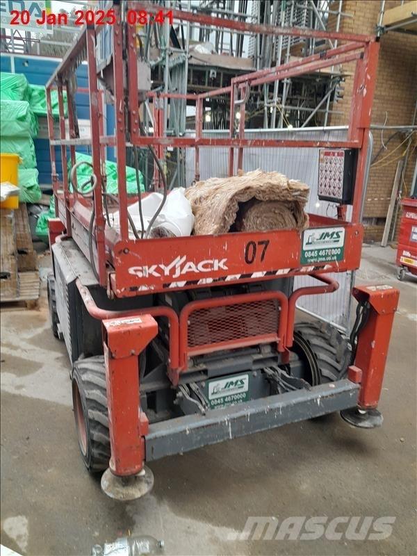 SkyJack 6832 RT Scissor lifts