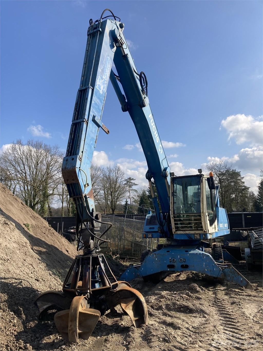 Fuchs MHL 331 Waste / industry handlers