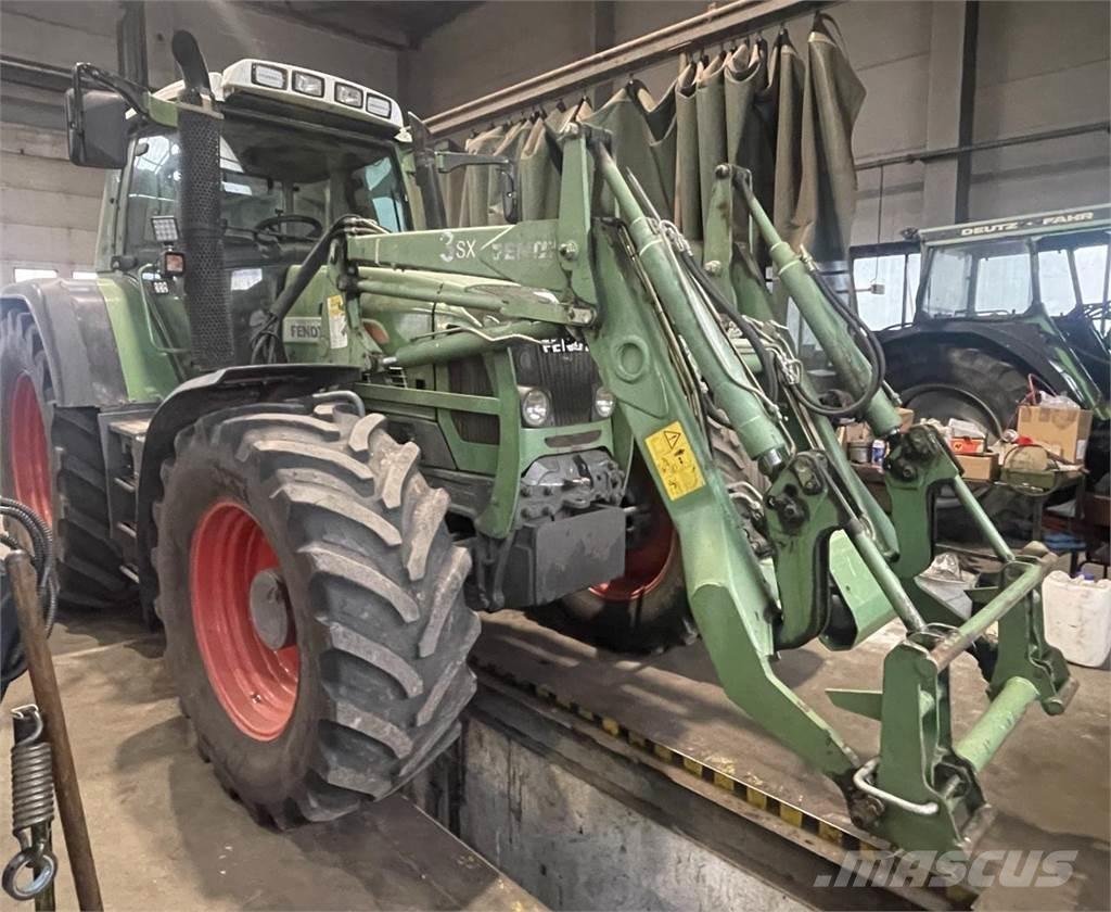 Fendt 820 Vario Tractors