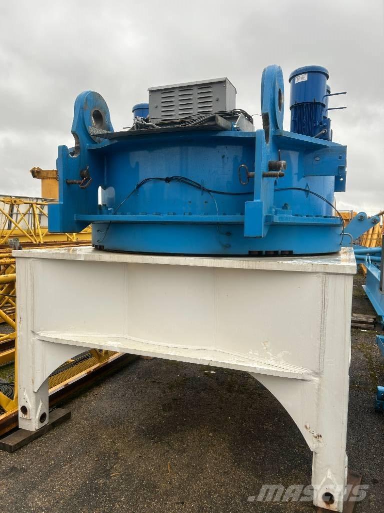 Potain MD560B-M25 Tower cranes