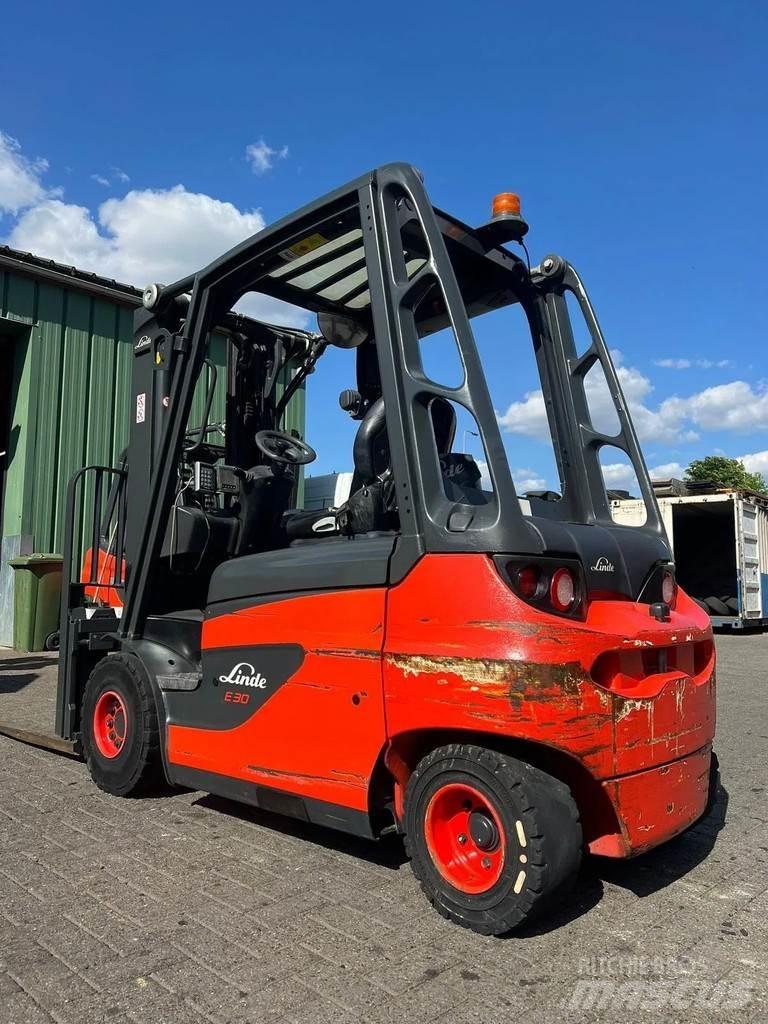 Linde E30 Electric forklift trucks