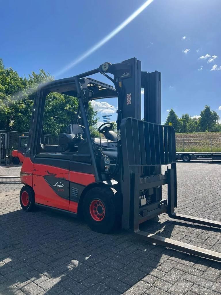 Linde E30 Electric forklift trucks