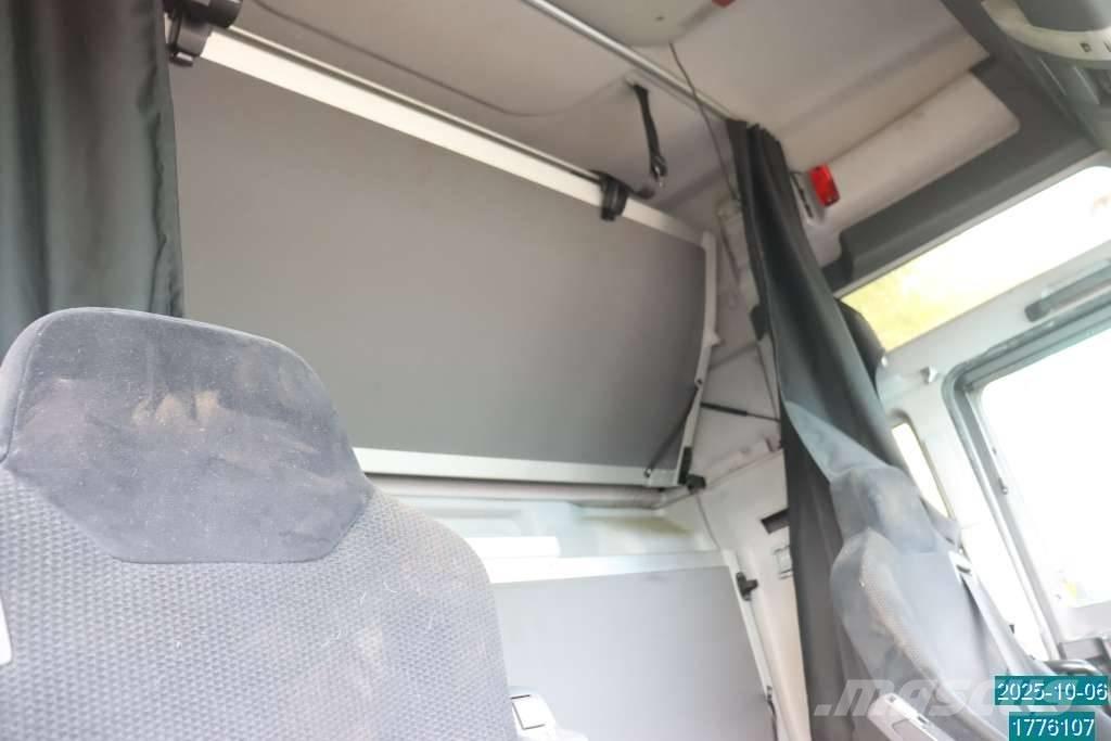 MAN TGX 26.440 Cabins and interior