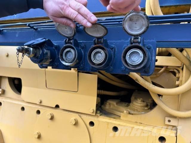 Komatsu D 85 P-18 Crawler dozers