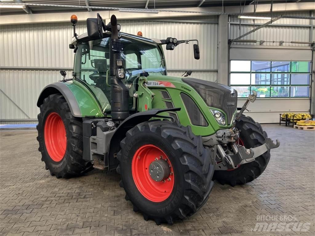 Fendt 716 Vario Tractors