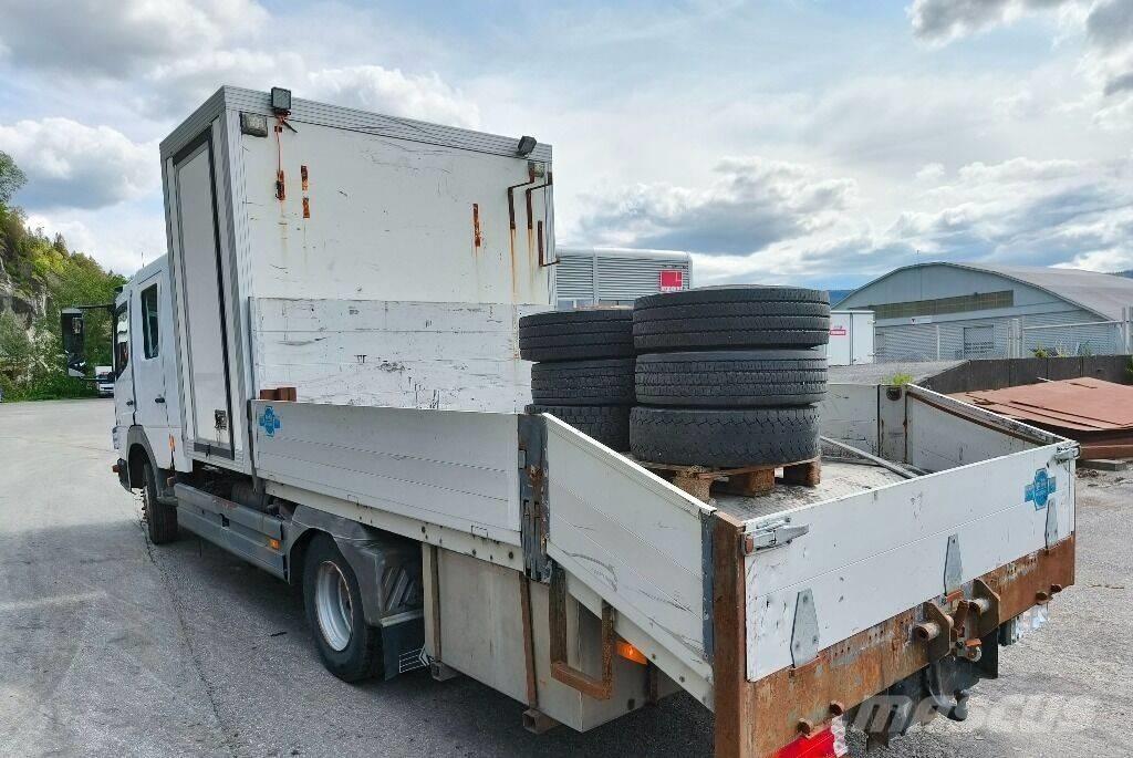 Mercedes-Benz 1018 Box body trucks