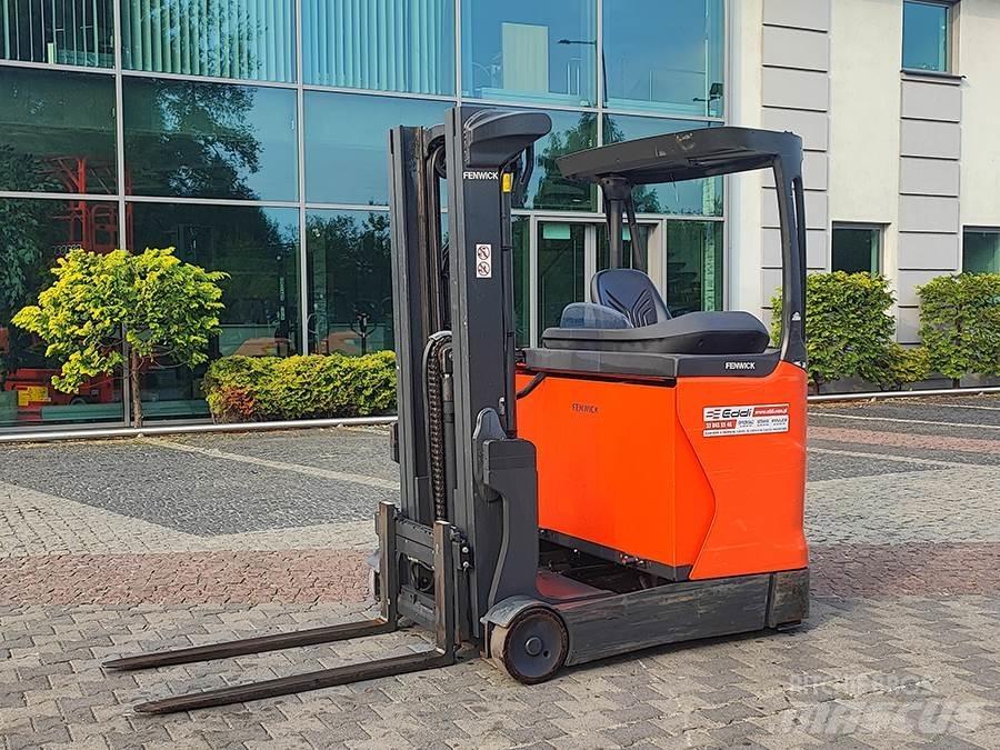 Linde R20B-01 4-way reach trucks