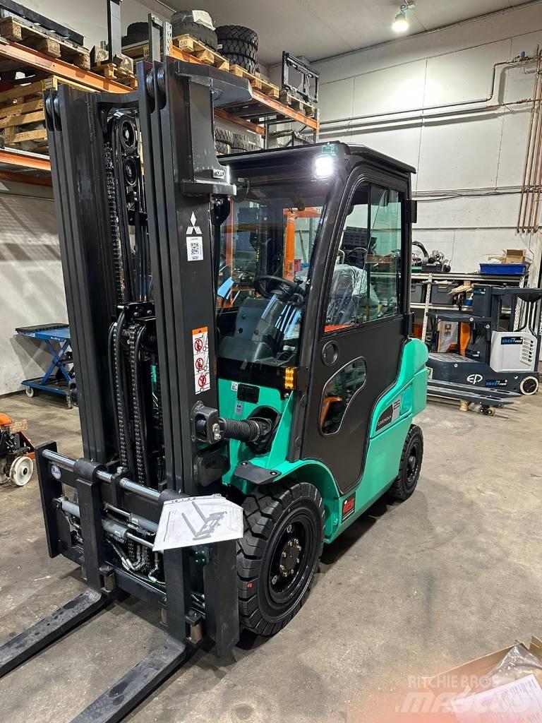 Mitsubishi FD25N3 Diesel trucks