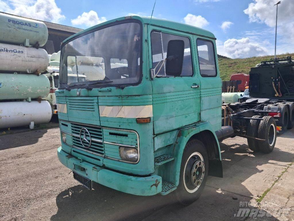 Mercedes-Benz 911 Tractor Units