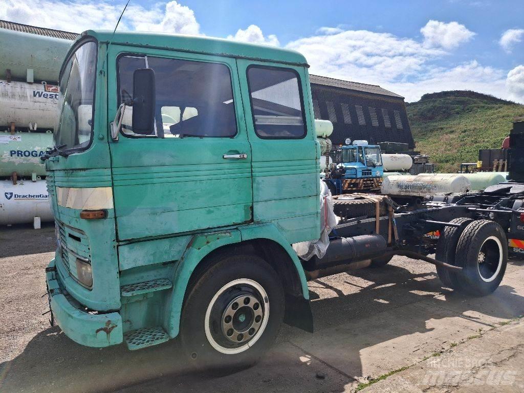 Mercedes-Benz 911 Tractor Units