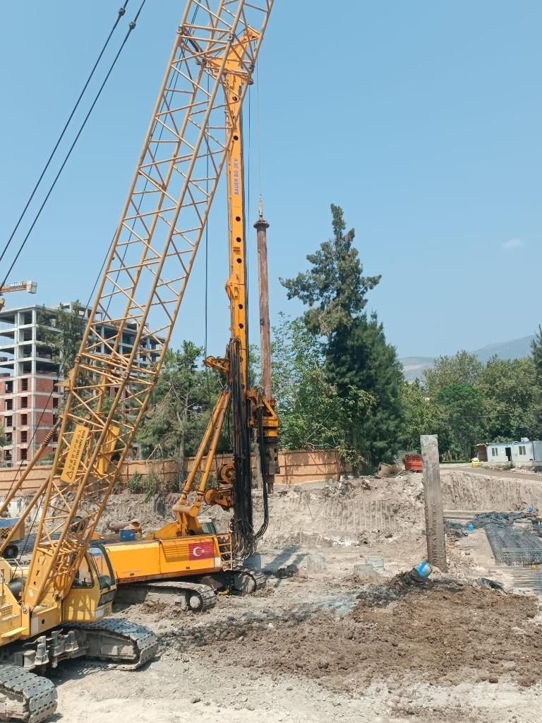 Bauer BG22V Piling rigs
