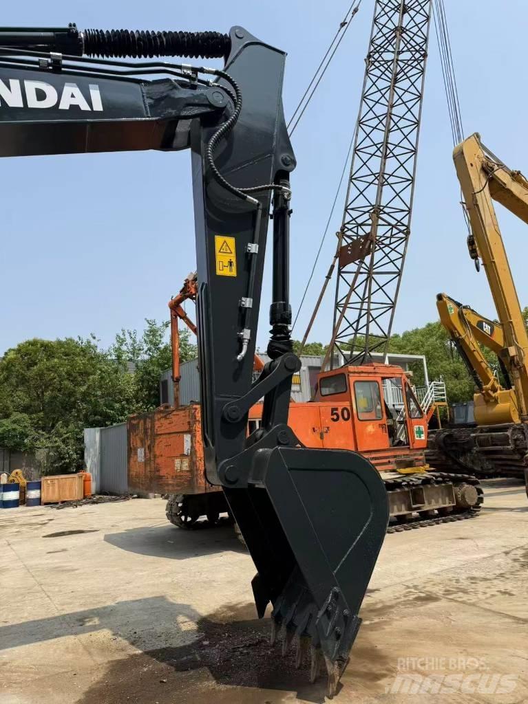 Hyundai R220LC-9S Midi excavators  7t - 12t