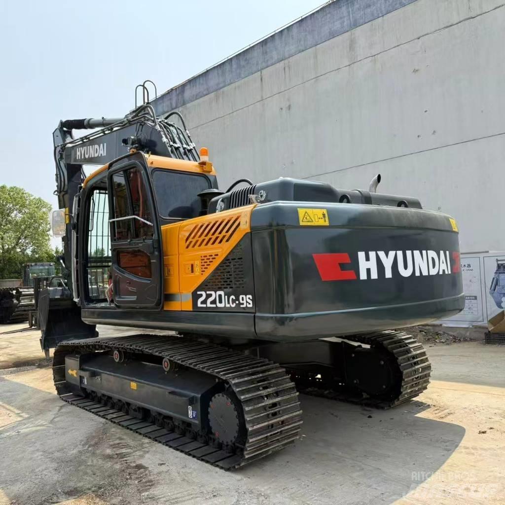 Hyundai R220LC-9S Midi excavators  7t - 12t