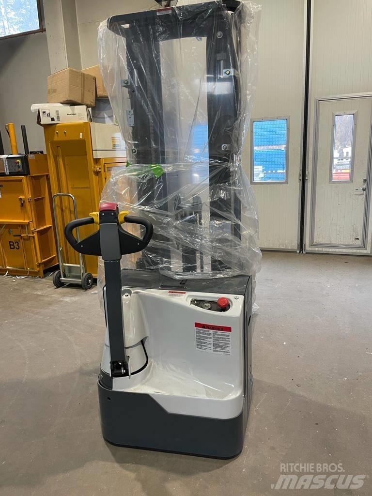 EP ES 16-16 WA Pedestrian stacker