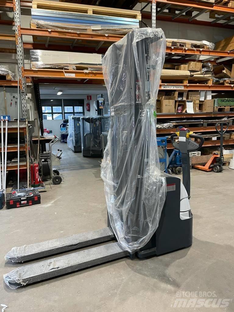 EP ES 16-16 WA Pedestrian stacker