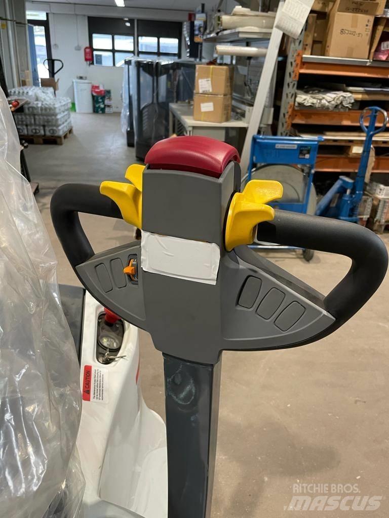 EP ES 16-16 WA Pedestrian stacker