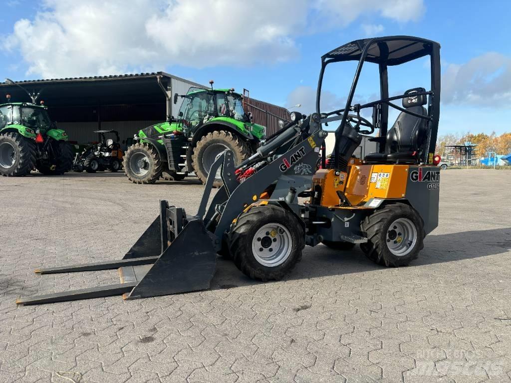 GiANT G 1200 Skid steer loaders