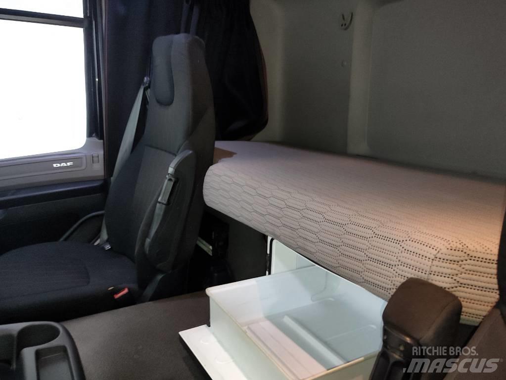 DAF CF 370 FA Curtainsider trucks