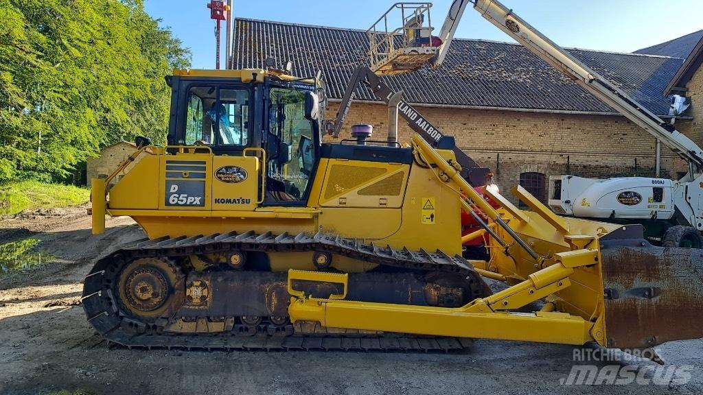 Komatsu D65PX-17 Crawler dozers