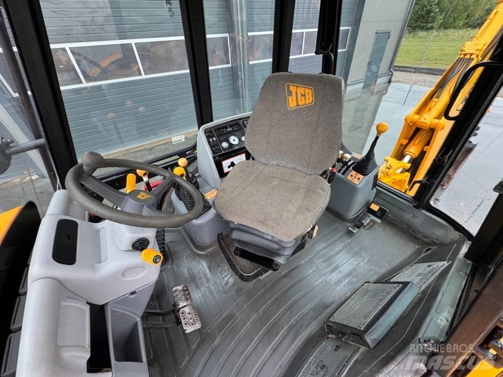 JCB 3 CX Backhoe loaders