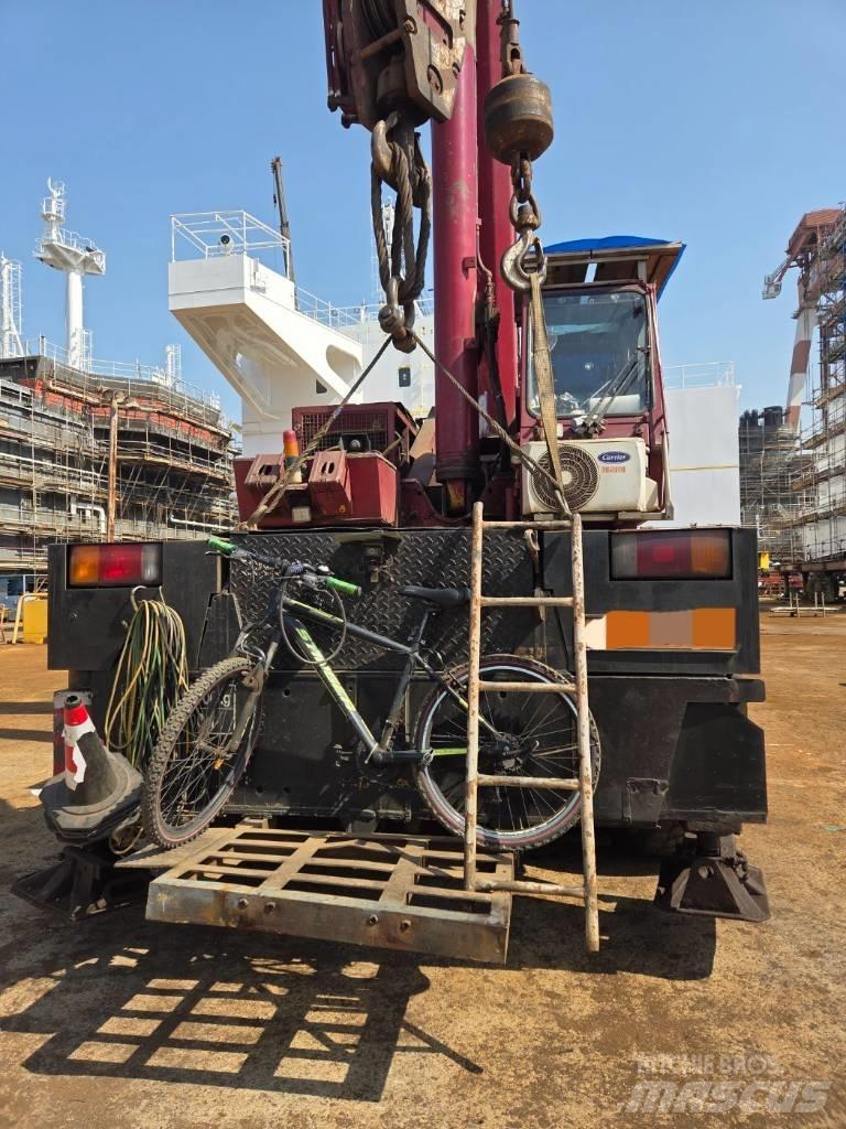 Krupp KMK 5110 All terrain cranes