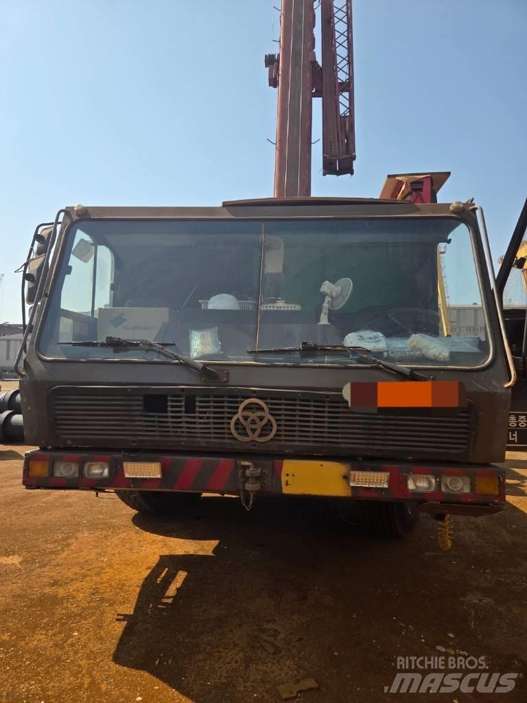 Krupp KMK 5110 All terrain cranes