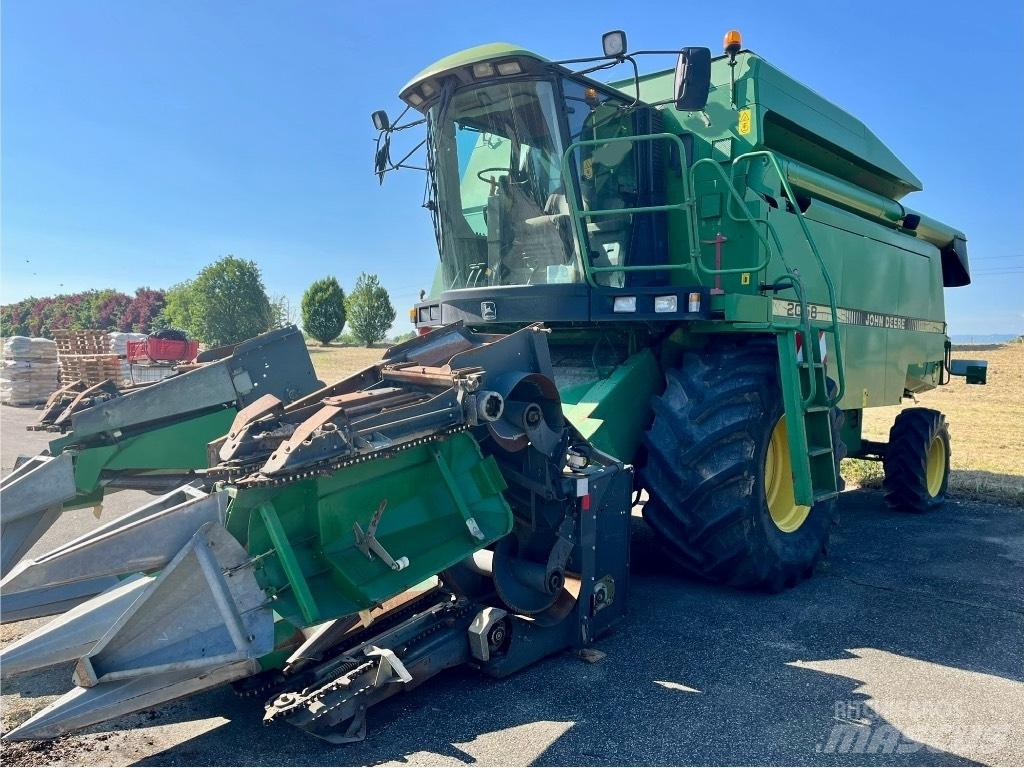 John Deere 2058 Combine harvesters