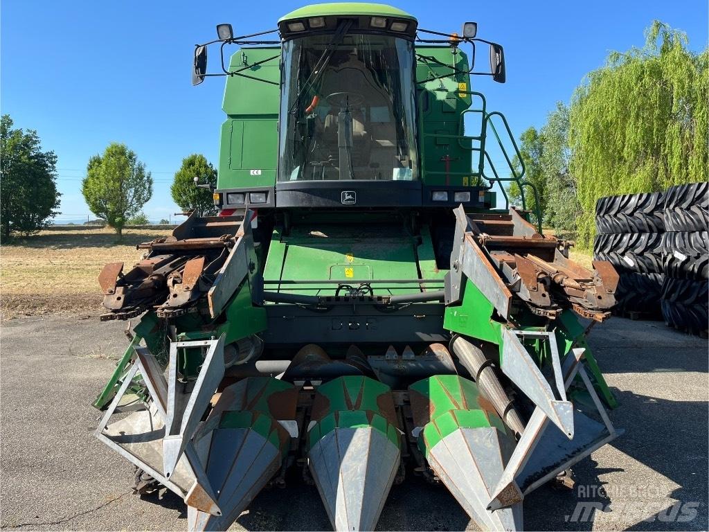John Deere 2058 Combine harvesters