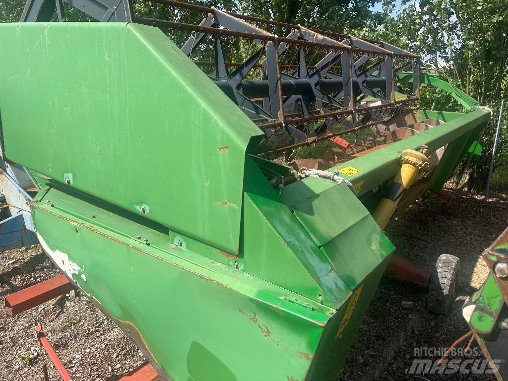 John Deere 2058 Combine harvesters