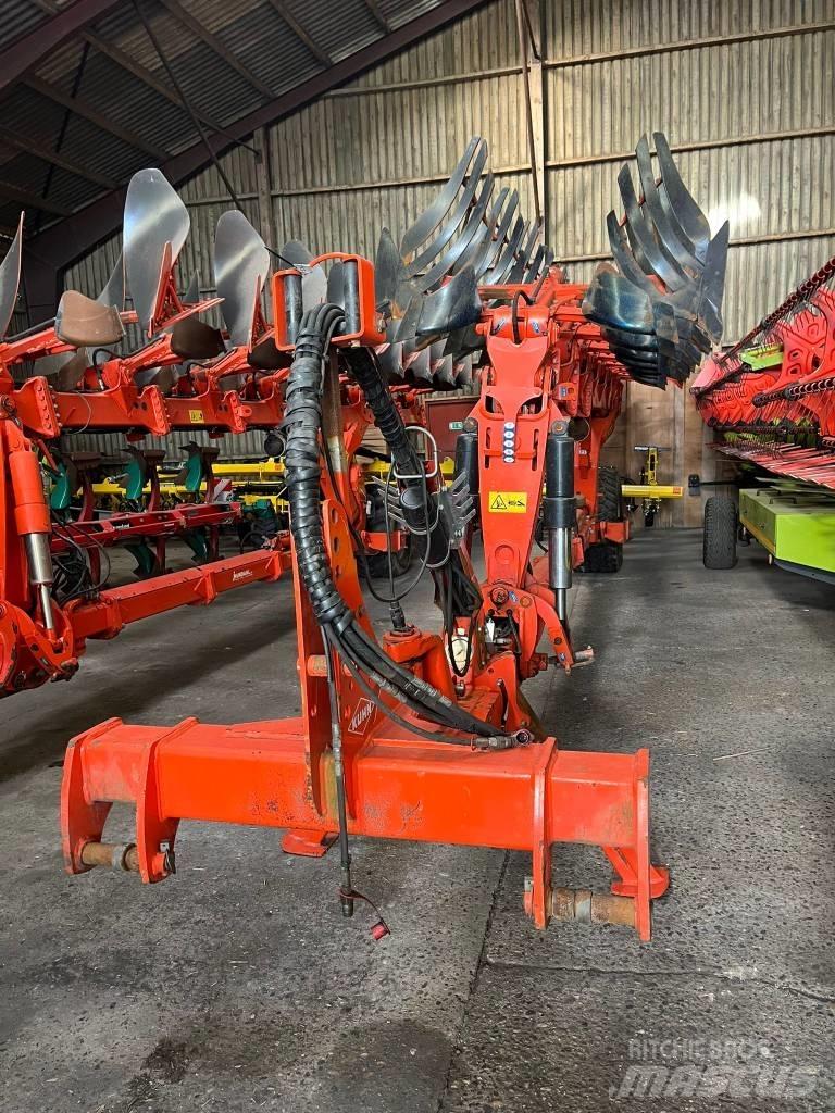 Kuhn Vari-Leader Reversible ploughs