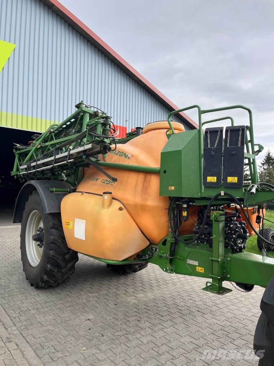 Amazone UX 4200 Trailed sprayers