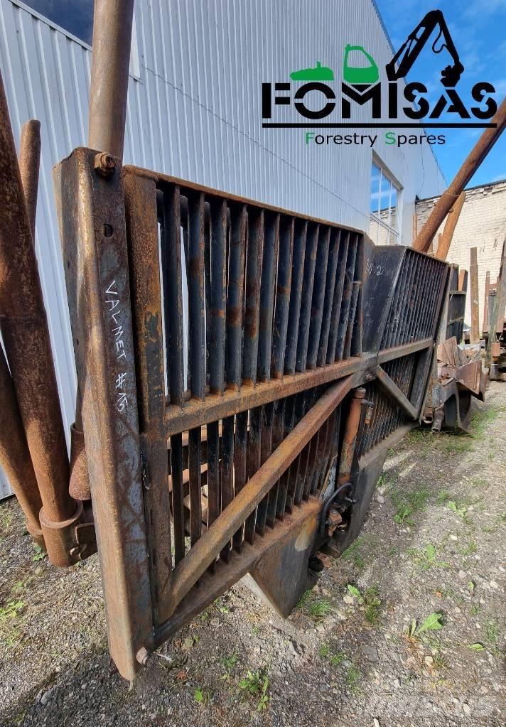 Valmet 840.2 Bunks Forwarder cranes