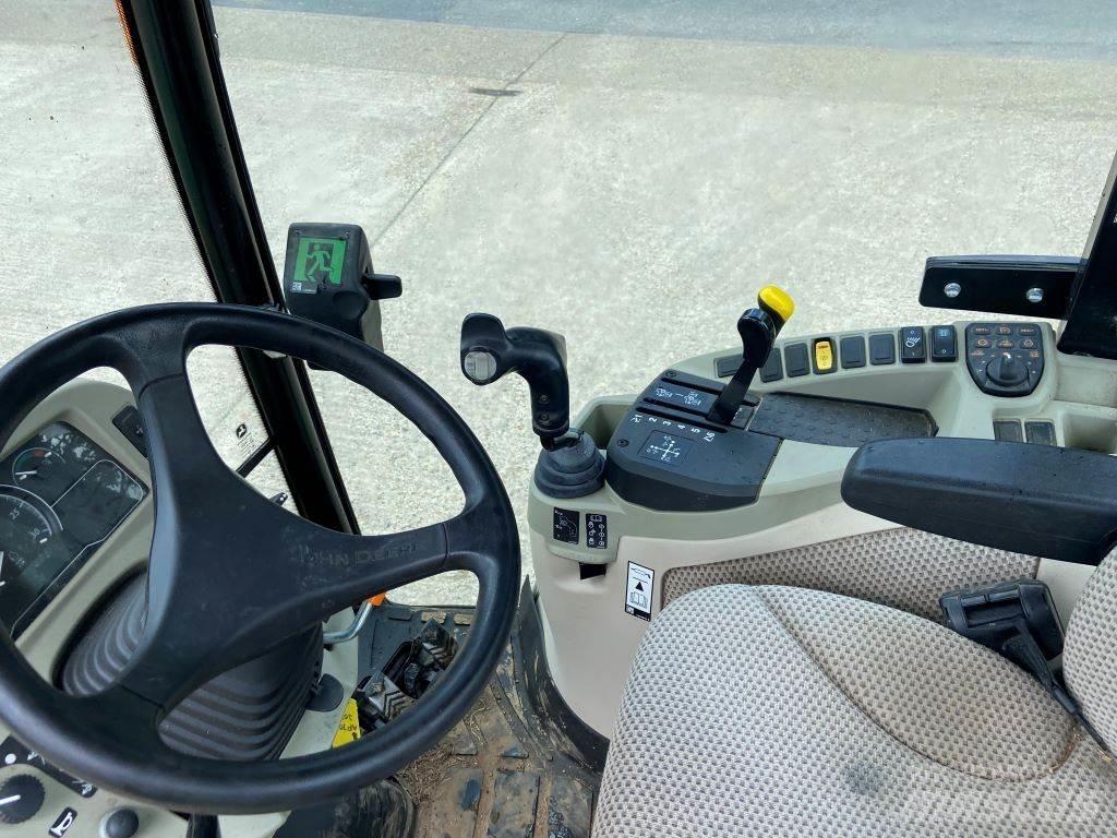 John Deere 3046R Compact tractors
