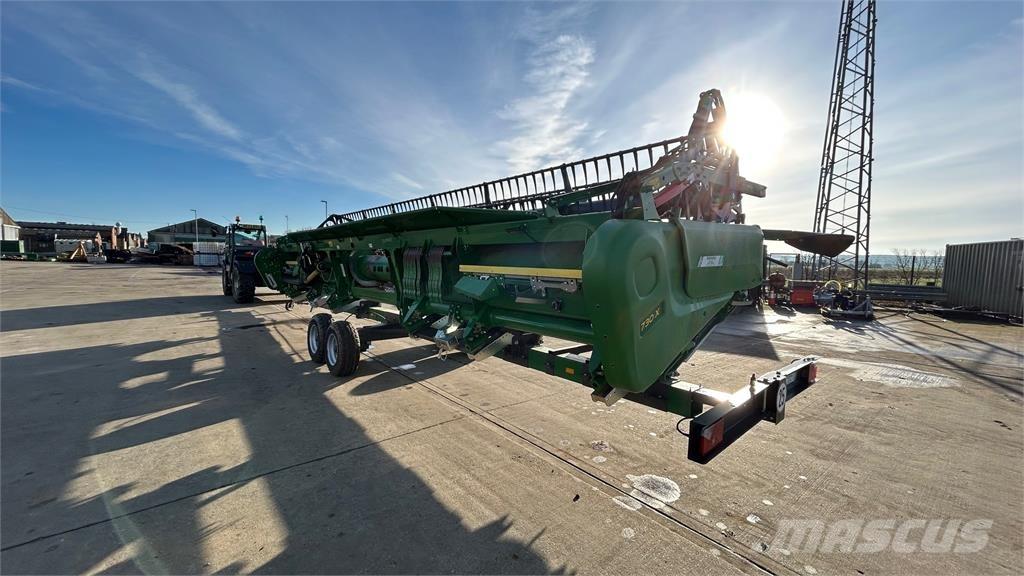 John Deere 730X Combine harvesters