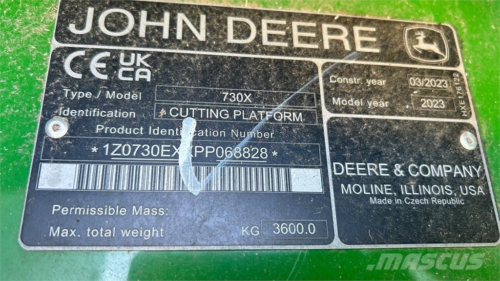 John Deere 730X Combine harvesters