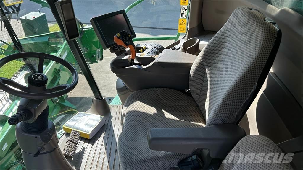 John Deere S780 Combine harvesters