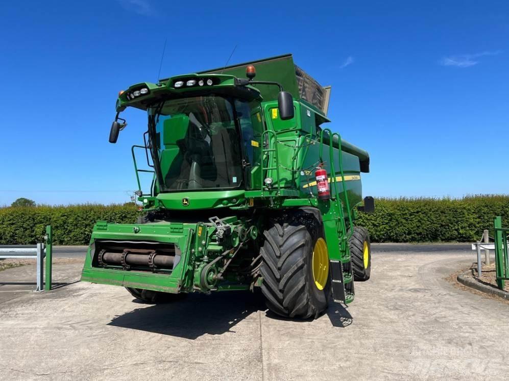 John Deere T670HM Combine harvesters