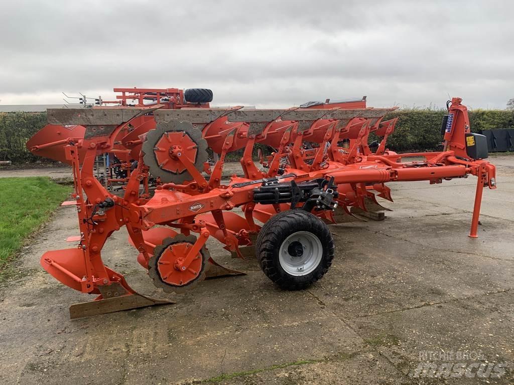 Kuhn VARI-MASTER Reversible ploughs
