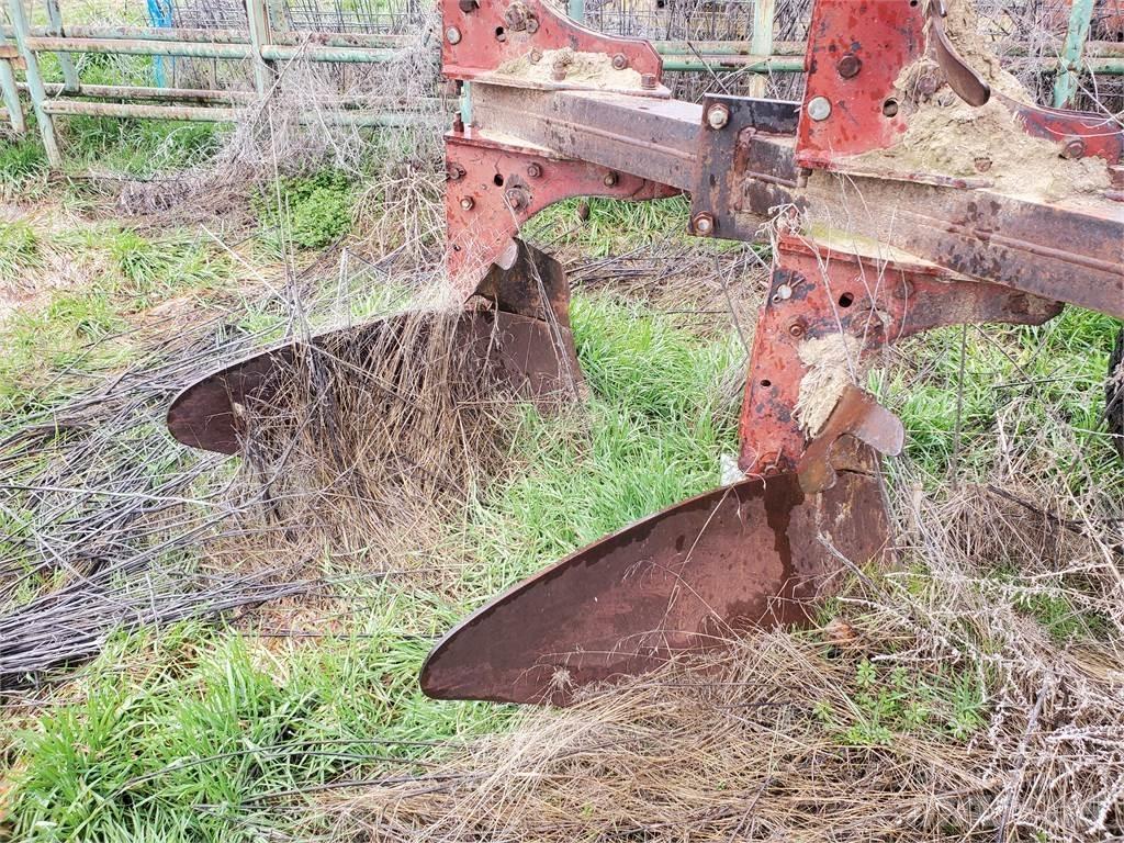 Ace 4 Bottom Conventional ploughs