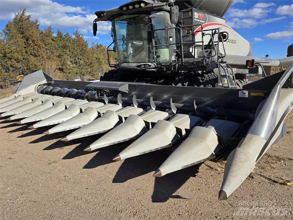 Gleaner 3000 Combine harvesters