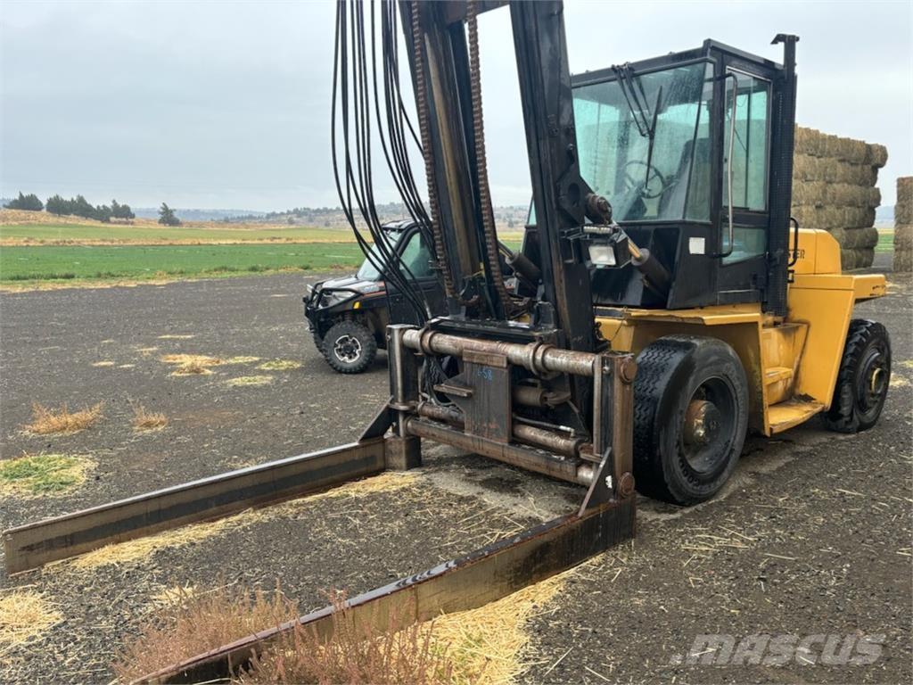 Hyster H210XL Bale clamps