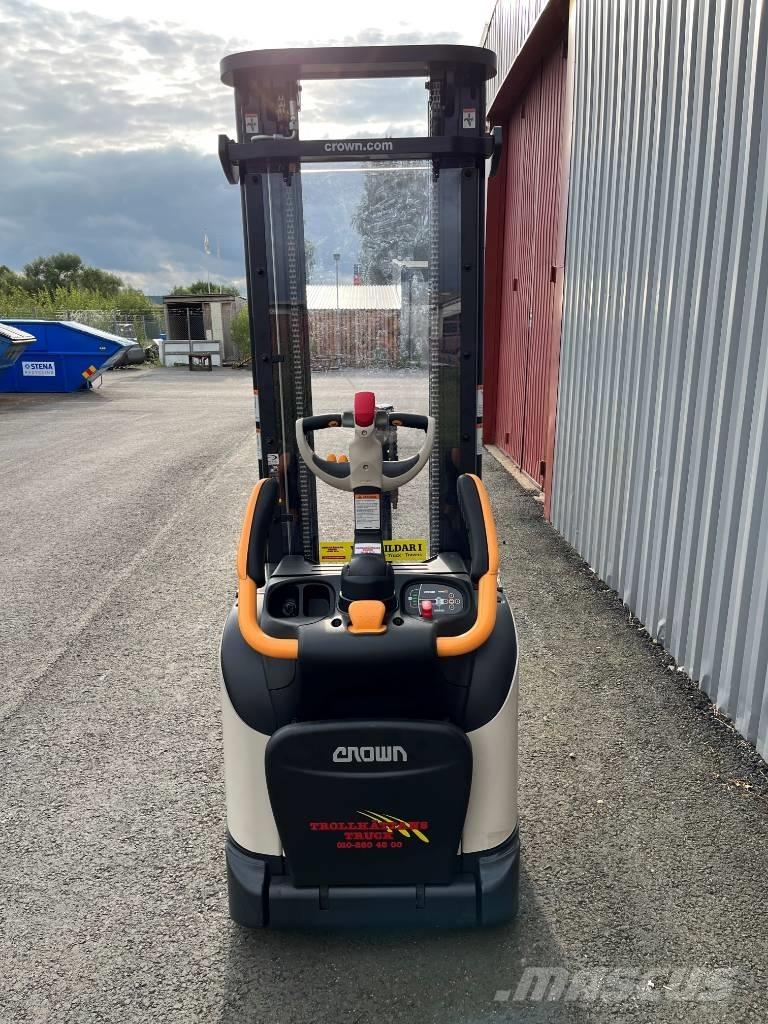 Crown ETi 4000-1.2 Pedestrian stacker